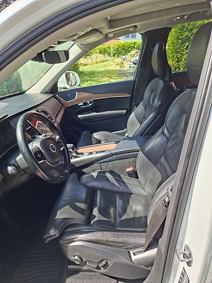 Volvo XC90 16 of 30