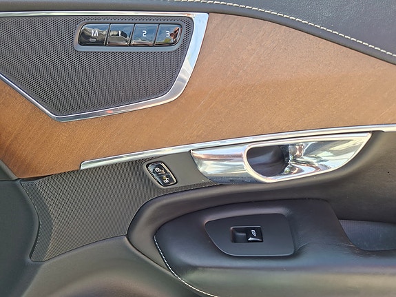 Volvo XC90 20 of 30