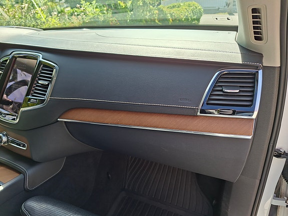 Volvo XC90 18 of 30