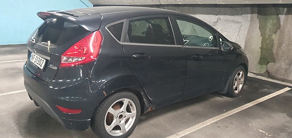Ford Fiesta 2 of 5