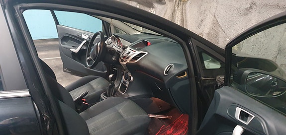 Ford Fiesta 4 of 5