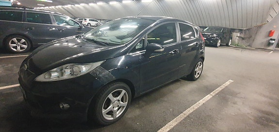 Ford Fiesta 3 of 5