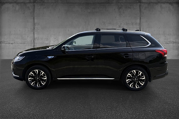 Mitsubishi Outlander 2 of 5