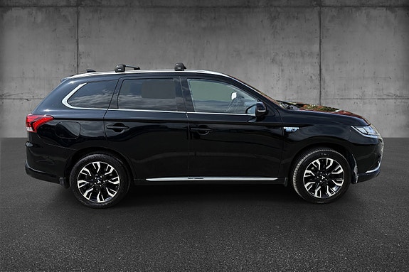 Mitsubishi Outlander 3 of 5