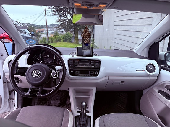 Volkswagen e-Up! 2 of 5