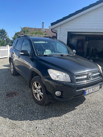 Toyota RAV4 4 of 5