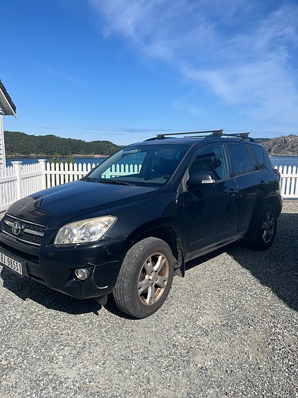 Toyota RAV4 2 of 5
