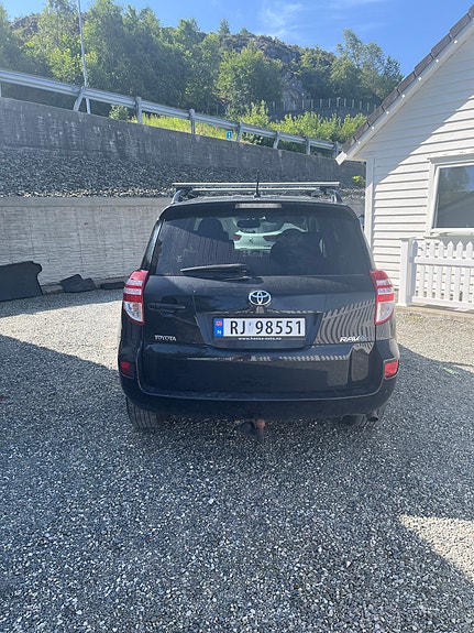 Toyota RAV4 3 of 5