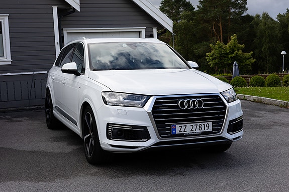 Audi Q7 2 of 5