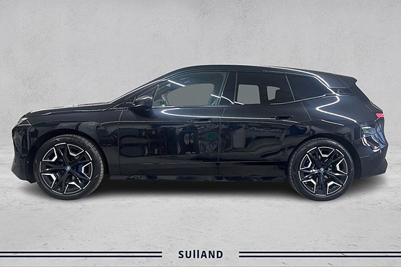 BMW iX 2 of 5
