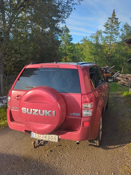 Suzuki Grand Vitara 3 of 5