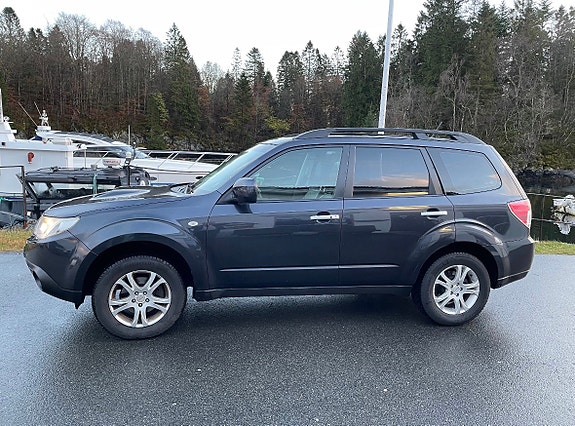 Subaru Forester 3 of 8