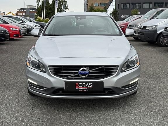 Volvo V60 2 of 5