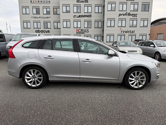 Volvo V60 4 of 5