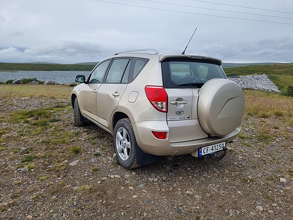 Toyota RAV4 3 of 5