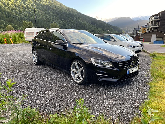 Volvo V60 4 of 15