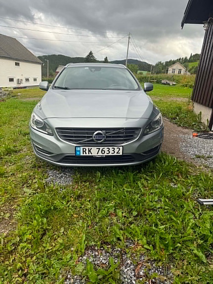 Volvo V60 2 of 5