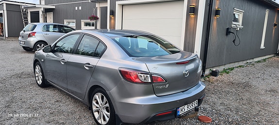 Mazda 3 4 of 5