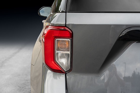 Ford Explorer 11 of 30