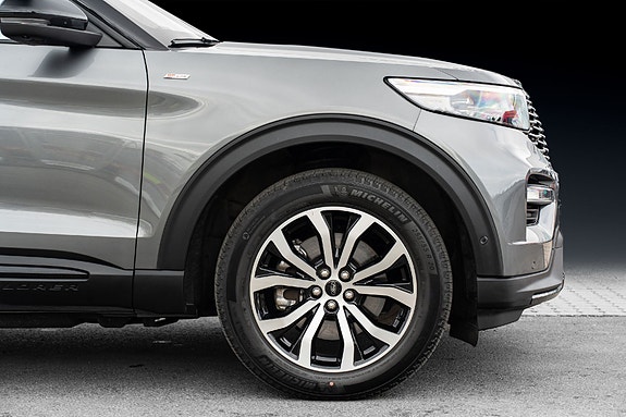 Ford Explorer 6 of 30