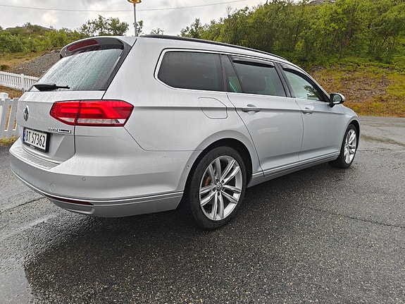 Volkswagen Passat 3 of 13