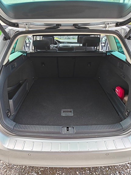 Volkswagen Passat 12 of 13