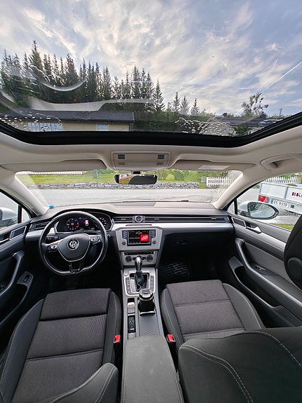 Volkswagen Passat 9 of 13