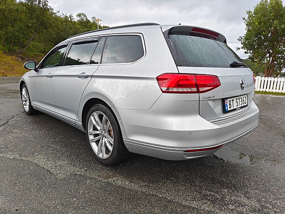 Volkswagen Passat 4 of 13