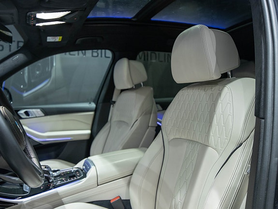 BMW X7 8 of 28