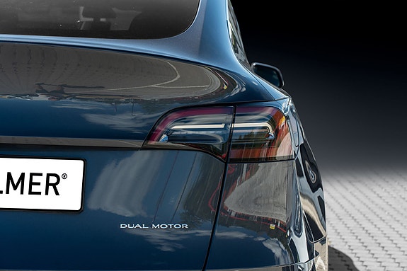 Tesla Model Y 5 of 5