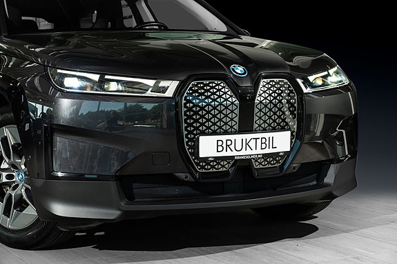 BMW iX 2 of 5