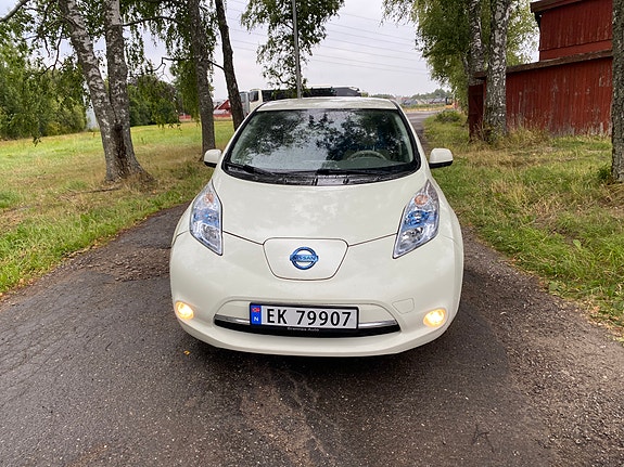 Nissan Leaf 3 of 5