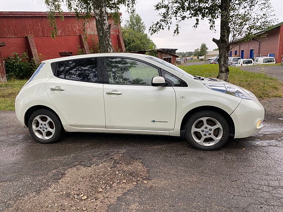 Nissan Leaf 4 of 5
