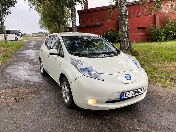 Nissan Leaf 2 of 5