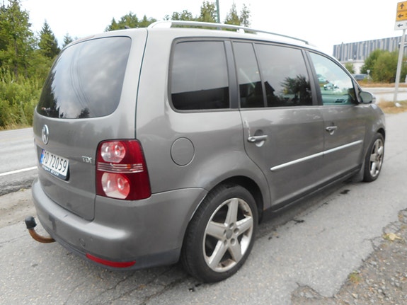 Volkswagen Touran 3 of 5