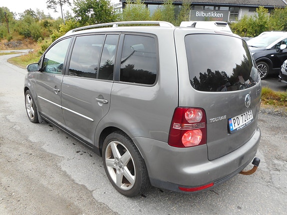 Volkswagen Touran 4 of 5