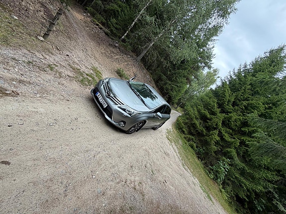 Toyota Avensis 2 of 30