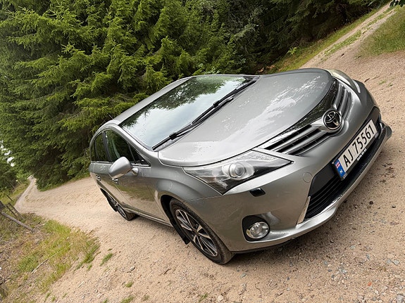Toyota Avensis 4 of 30