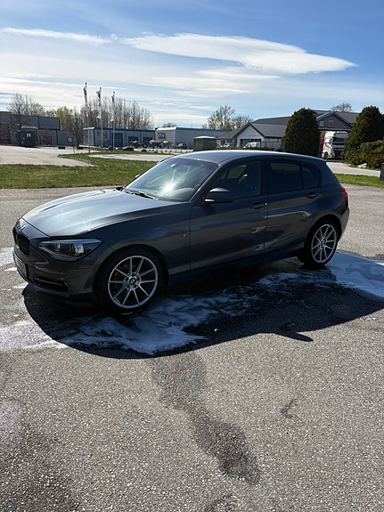 BMW 116d 3 of 5