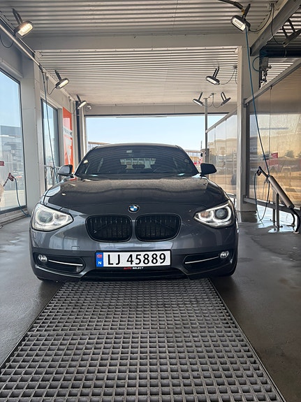 BMW 116d 4 of 5