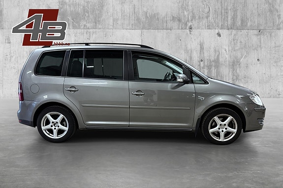 Volkswagen Touran 4 of 5