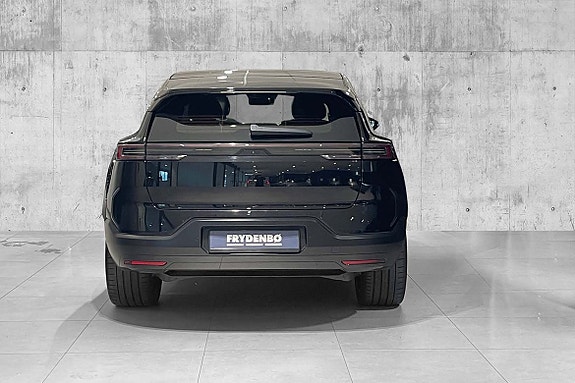 Polestar 3 8 of 30