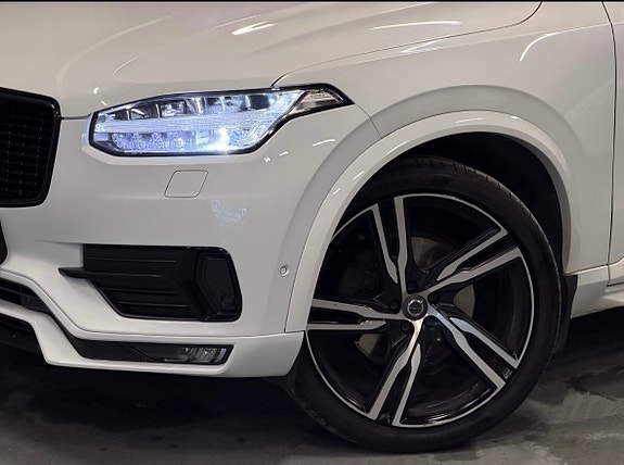 Volvo XC90 2 of 5