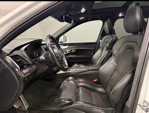 Volvo XC90 3 of 5