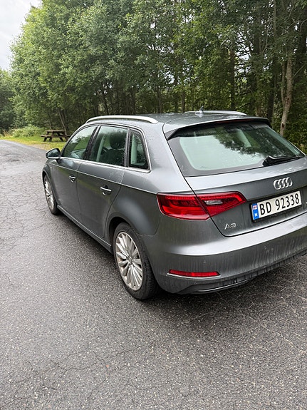 Audi e-tron 2 of 5
