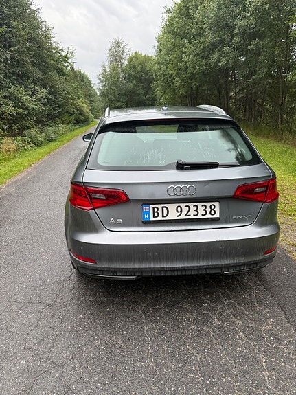 Audi e-tron 3 of 5