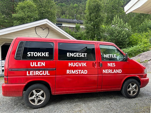 Volkswagen Caravelle 2 of 5