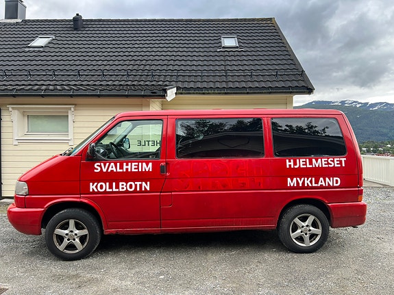 Volkswagen Caravelle 4 of 5