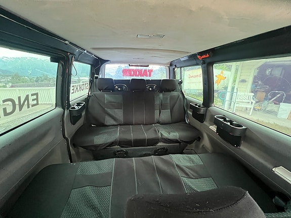 Volkswagen Caravelle 5 of 5