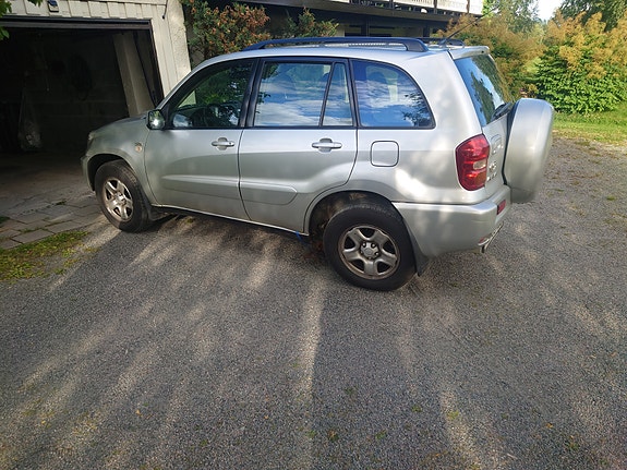 Toyota RAV4 3 of 5